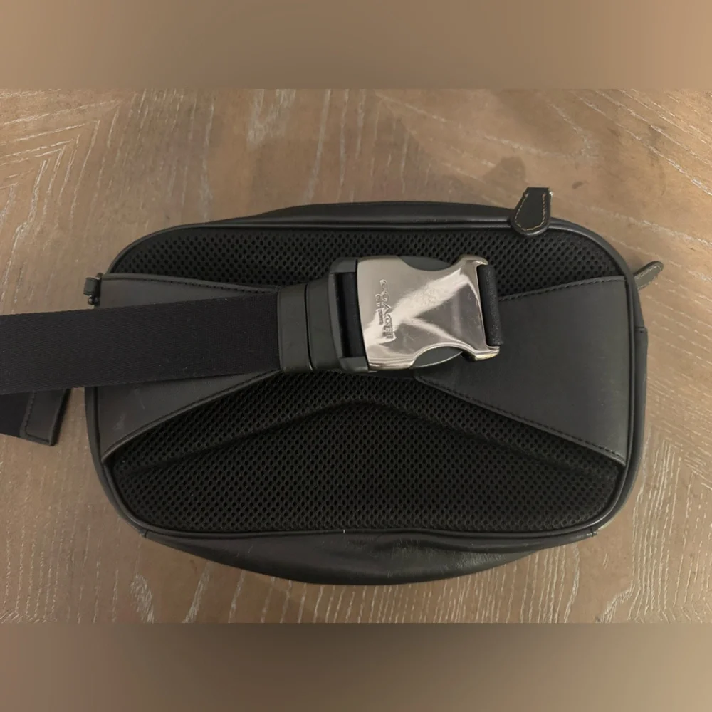 Coach Graham Utility Bag - Picture 2 of 4